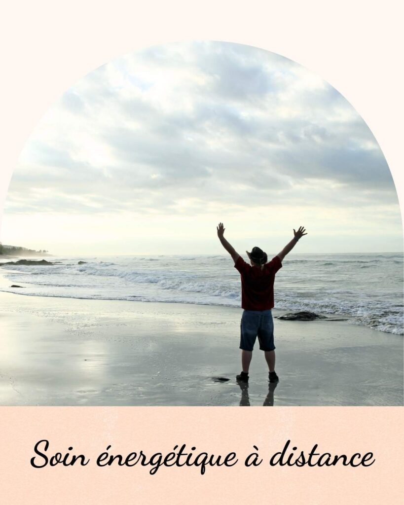 un homme libéré de son stress après un soin énergétique