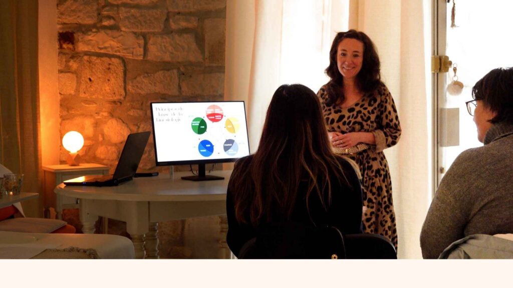 des ateliers découverte de la kinésiologie se déroulent à Ganges où les personnes posent leurs questions