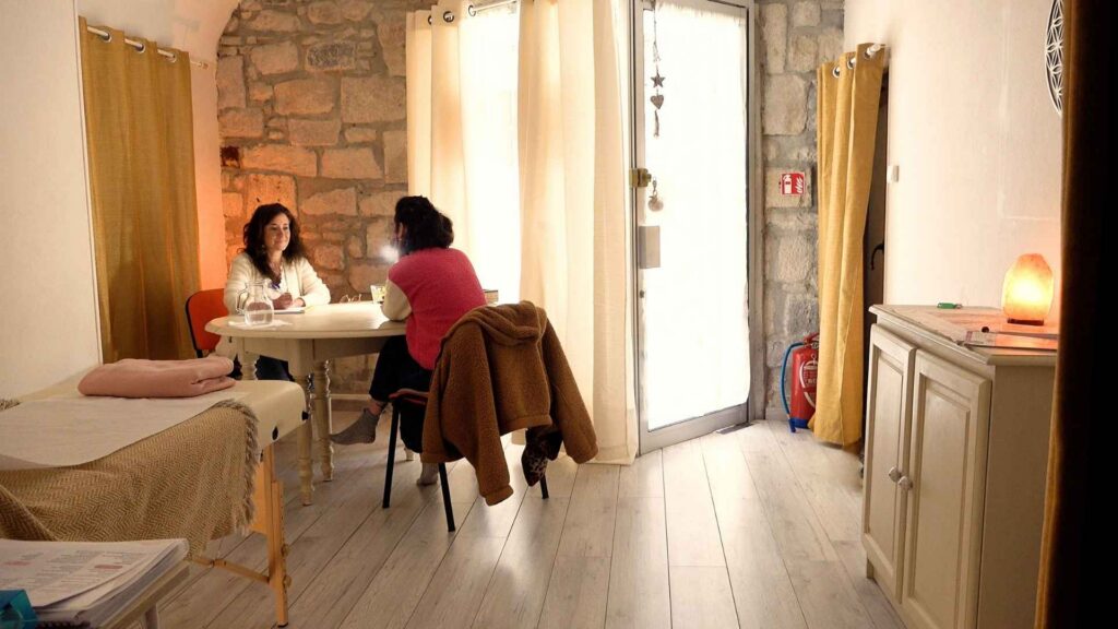 Le local professionnel de Libremotions est situé à 34190 Ganges et offre un espace chaleureux